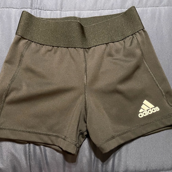Bundle of volleyball shorts - Picture 3 of 4